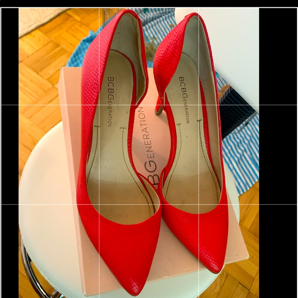 Red Sz 6.5 BCBG low heel pump